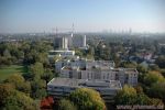 вид на клинику и город